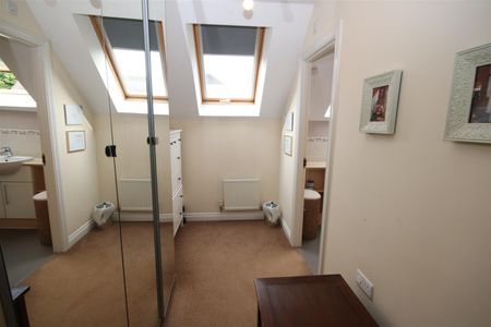 3 bedroom Town House to let - Photo 5