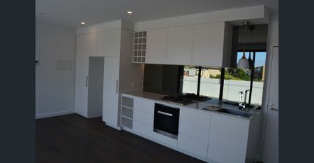 GORGEOUS APARTMENT IN THE HEART OF ST KILDA! - Photo 3