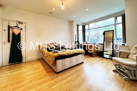 4 Bedroom Semi-Detached House for rent in Dennistead Crescent - Photo 3