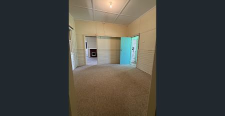 THREE BEDROOM COTTAGE STYLE HOME - Photo 2