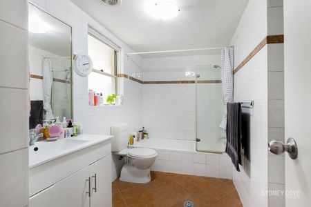 CENTRALLY LOCATED APARTMENT | Unfurnished - Photo 4