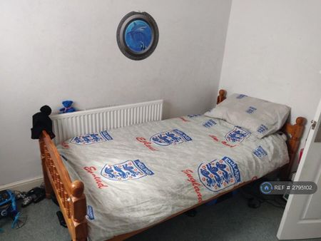 3 bedroom terraced house to rent - Photo 5