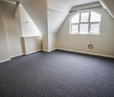 35 Long St, Dursley - Photo 3