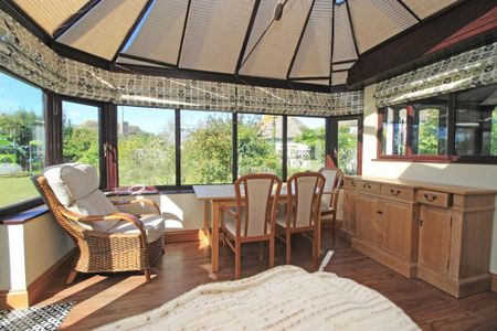 6 bedroom detached house to rent - Photo 2