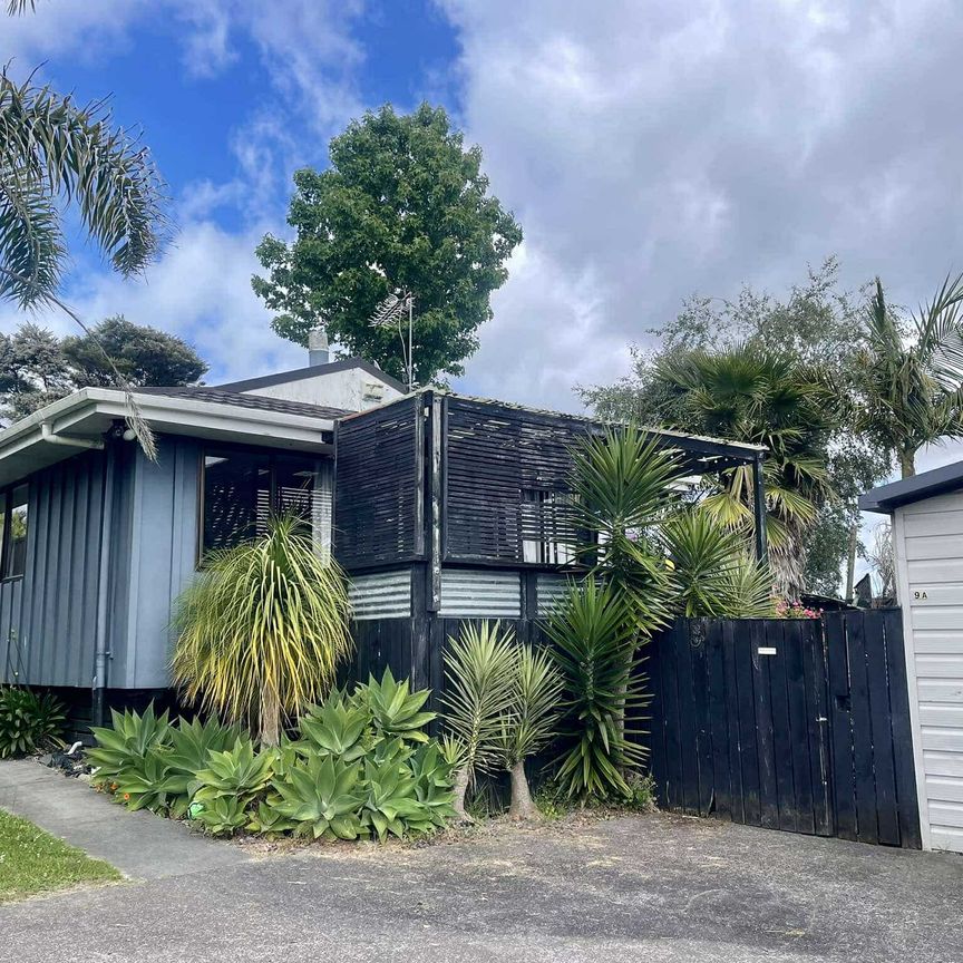 9A Taioma Crescent, Te Atatu Peninsula - Photo 1