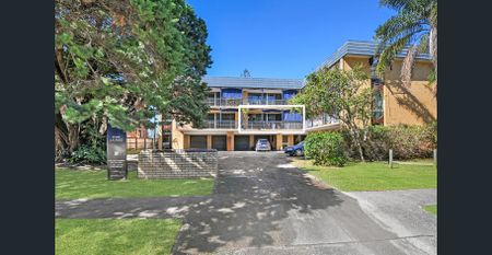 Well Located Beachside Apartment - Photo 2