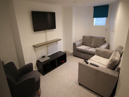 Silver Royd Hill (Room 3), Armley, Leeds - Photo 2