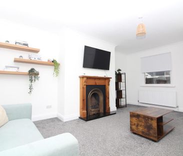 3 bedroom terraced house to rent - Photo 2