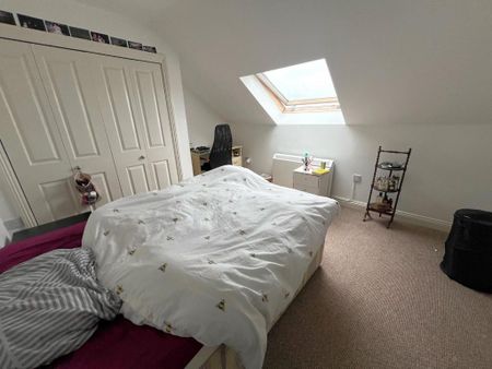 2 bedroom flat to rent - Photo 2