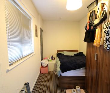 4 bedroom flat to rent - Photo 3