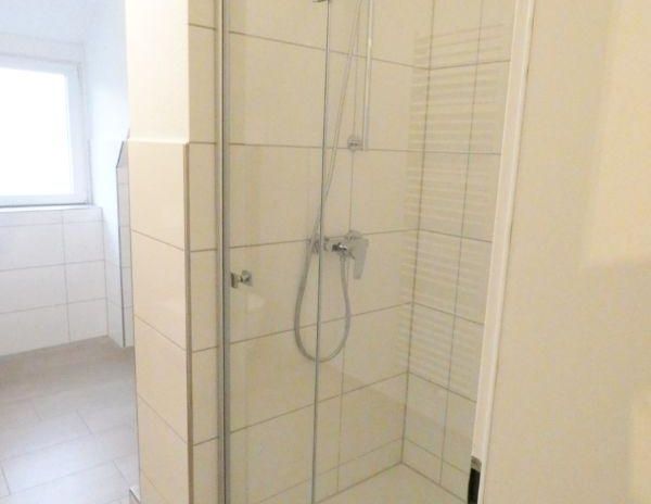 *sanierte 3 Zimmer Wohnung mit Tageslichtbad* - Foto 1