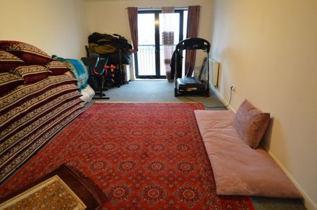 Meadfield Road, Meadfield Road, Slough,SL3 - Photo 3