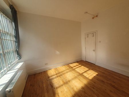 4 Bed Flat, Enterprise House, E9 - Photo 3
