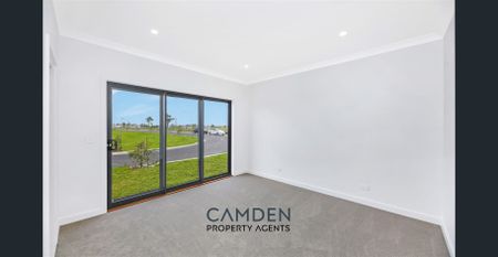 AVAILABLE FROM 15TH DECEMBER! Designer Living Comfort! - Photo 4