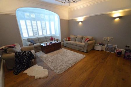 6 bedroom detached house to rent - Photo 2