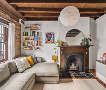 Charming Historic Sandstone Cottage in Surry Hills - Photo 1