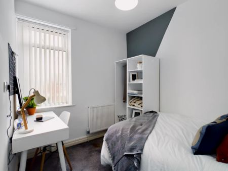 6 Bedroom House - Photo 2