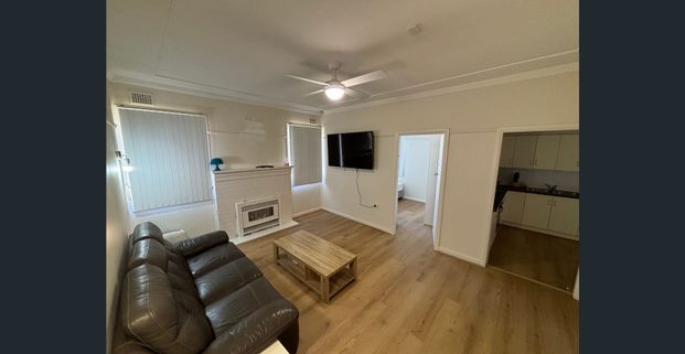 Rooms for Rent in Spacious 5-Bedroom House in Birmingham Gardens! - Photo 1