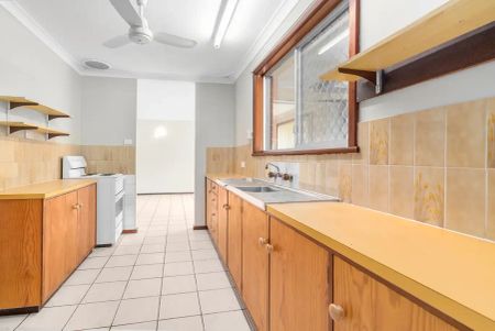 Spacious Family Home - Photo 3