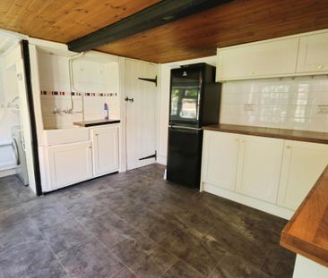 2 bedroom cottage to rent - Photo 2