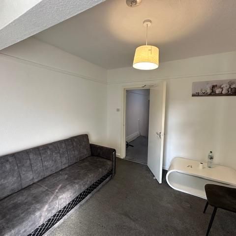 3 bedroom flat to rent - Photo 1