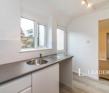 3 bedroom house to rent The Avenue, Lowestoft, Suffolk, NR33 - Photo 6