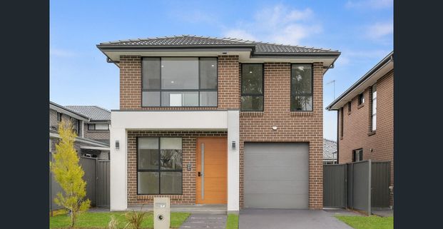 Modern 4-Bedroom Townhouse – Turn-Key Living in Sydney's North West - Photo 1