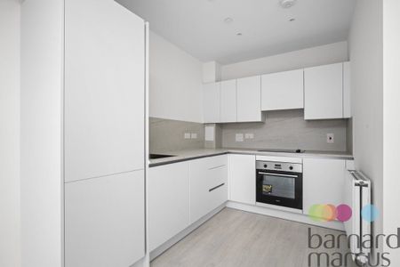 Moorhen Drive, LONDON - Photo 4