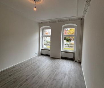 Sanierte und moderne Altbauwohnung mit Wohlfühlgarantie! - Photo 1