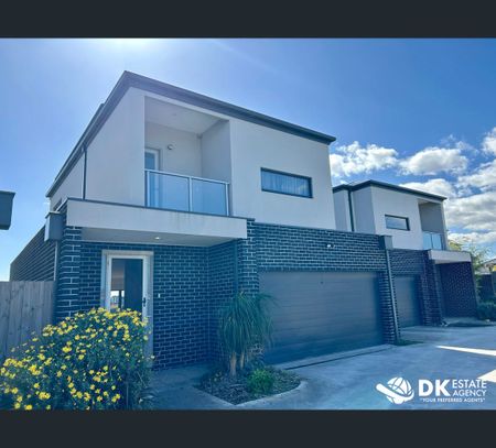 5 Trickey Ct, Sunshine North, Vic 3020 - Photo 2