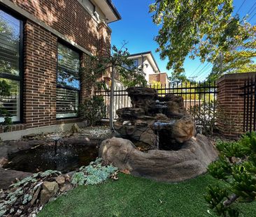 Luxurious Sophistication House at Camberwell - Photo 2