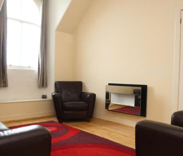 3 bedroom flat to rent - Photo 2
