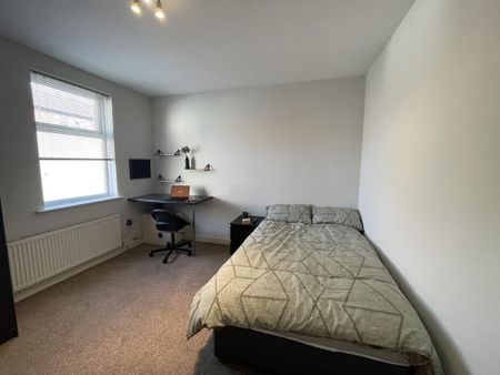 3 bedroom terraced house to rent - Photo 4