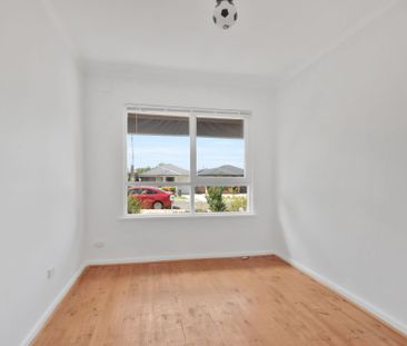 Spacious Three Bedroom Traditional Home - Photo 4