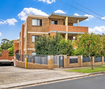 2 bedroom timber floor unit available - Perfect for family living - Photo 2