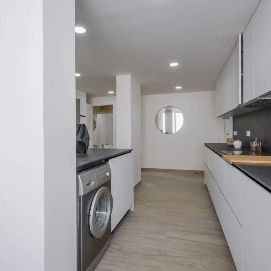 Room in a shared 7-bedroom apartment for rent in Guindalera - Photo 1