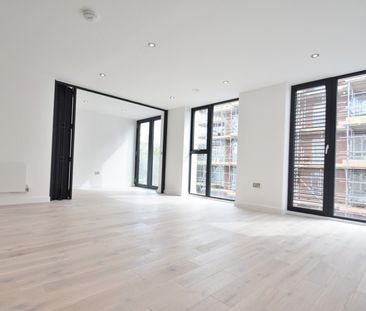 49 Station Road, 49 Station Road, Gerrards Cross,SL9 - Photo 2