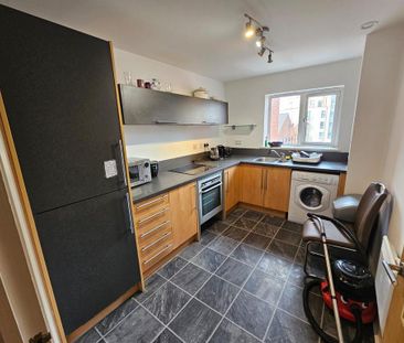 1 bedroom in a flat share to rent - Photo 6