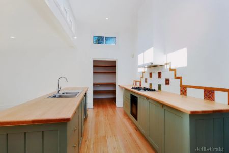 4 Bed, 1 Bath - Photo 4