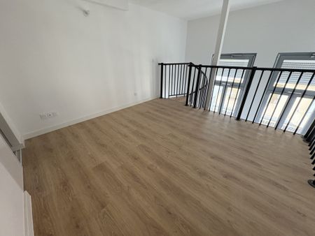 Location Appartement 1 pièce 37m² LE LAVANDOU 83980 - Photo 5