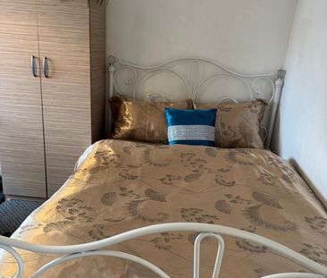 Room in a Shared Flat, Harts Lane, IG11 - Photo 2