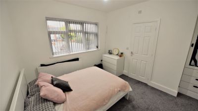 2 bedroom Flat in Kelso Street, Leeds - Photo 4