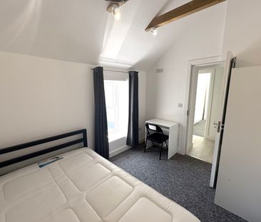 DOUBLE ROOM - AVAILABLE NOW - Photo 6