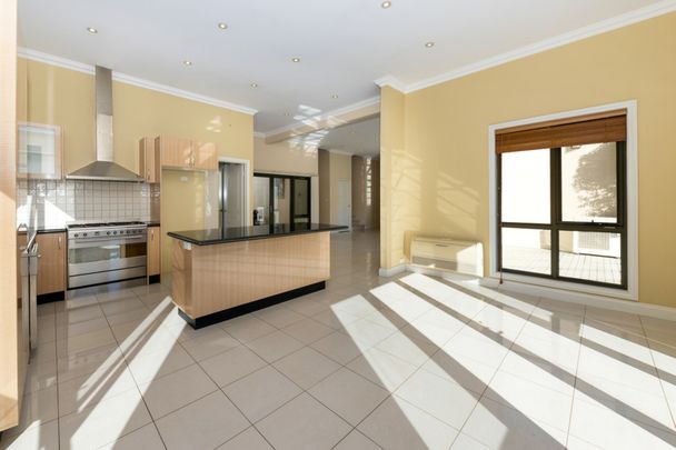 Large family home - Photo 1