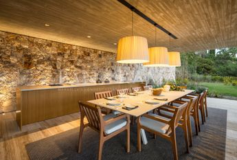 Contemporay villa with five car garage and panoramic sea views in El Madroñal