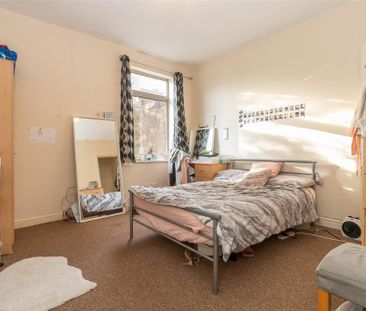 3 bedroom end of terrace house to rent - Photo 3