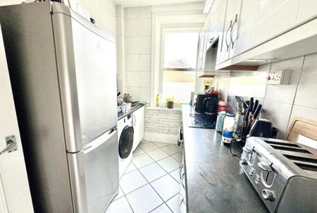 Bedsit to rent - Photo 2