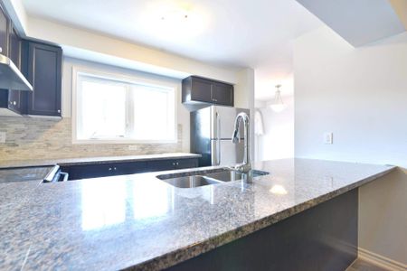 For Lease - 3062 Gardenia Gate, Oakville, Ontario - Photo 5