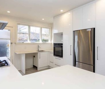 Private and spacious home in Fendalton. - Photo 4