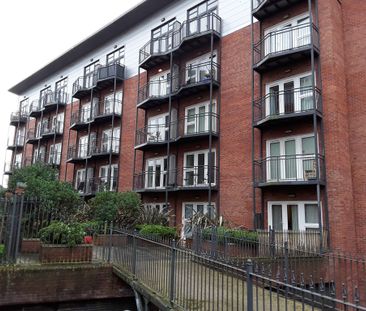 1 bed Studio Apartment - To Let - Photo 2